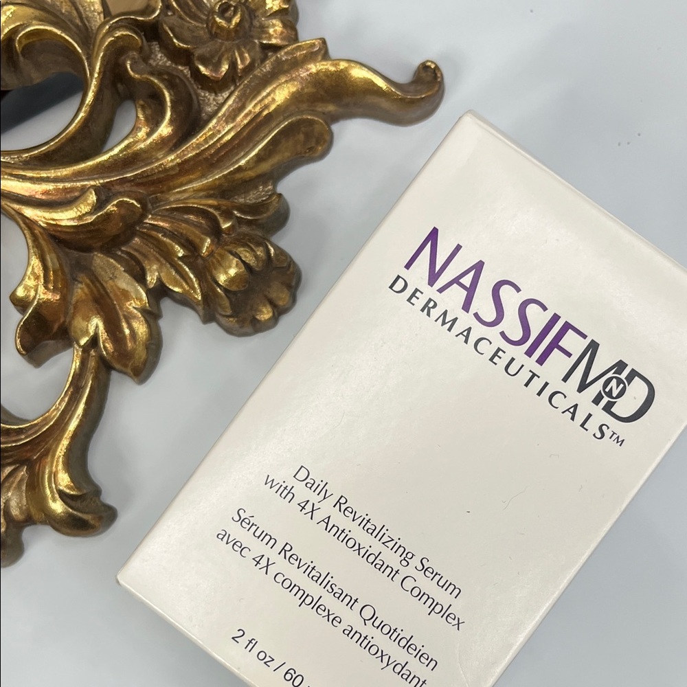 NWT 2 Oz Nassif MD Daily Revitalizing Serum